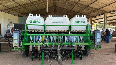 Assentamento Passo Liso, Recanto da Natureza e Rio Verde recebem semeadora e 40 mil metros de arame farpado